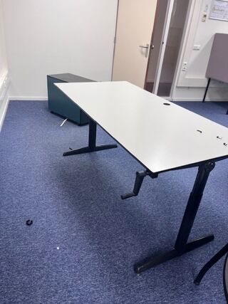 Inventaris examen- en kantoorinrichting